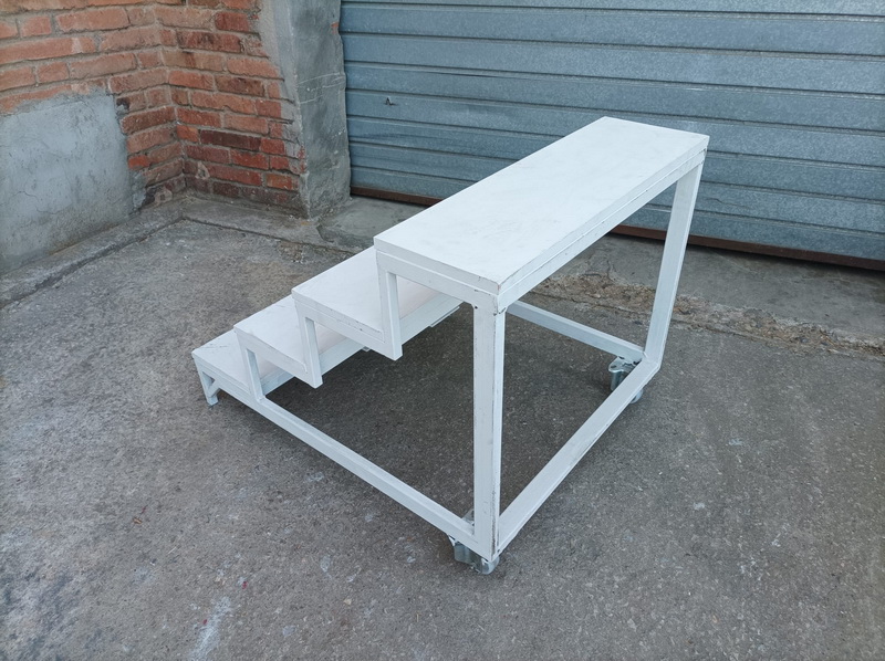 escalera 2ruedas madera hierro 66_5x70x88 1u